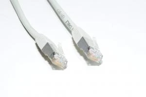 3m Suojattu CAT5e verkkokaapeli valkoinen (RJ45 - RJ45)