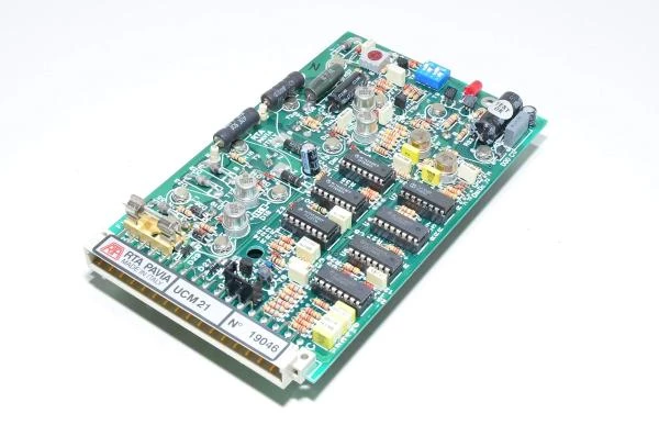 RTA Pavia UCM 21 askelmoottoriohjain, Eurocard 32pin tyyppi D