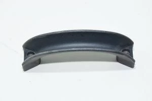 U-mallinen 134mm muovikahva 2x kiinnitysreiällä, musta
