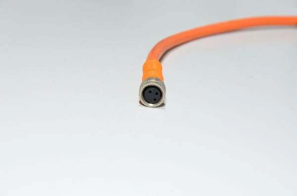 Anturikaapeli IFM E10354 jossa valettu muovinen suora suojaamaton 3-pin naaras M8 anturiliitin