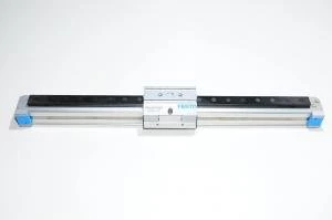 Festo DGPL-25-425-PPVA-KFB 161792 Pneumaattinen lineaari liukuyksikkö ohjurilla