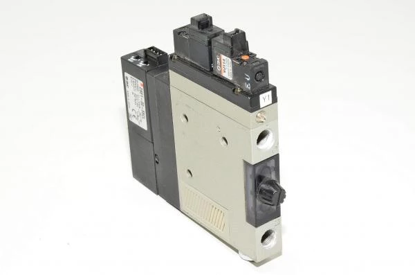 SMC ZM131HF-K5LZ-E55CN-Q multistage ejector with 1,3mm nozzle, 24VDC solenoid valve operated suction and blow-out, ZSE1 digital vacuum pressure switch