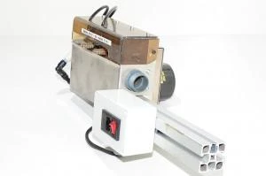 3 akselinen harjaus / poraus / jyrsin kone jossa säädettävä ilmapuhdistuksella