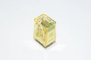 Idec RH2B-ULC kompakti tehorele indikaattorilla ja kojeistuspainikkeella 24VDC, DPDT 250VAC 10A