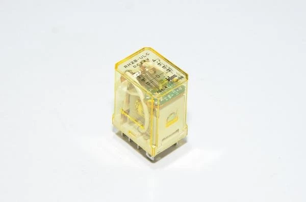 Idec RH2B-ULC compact power relay with indicator light and check button 24VDC, DPDT 250VAC 10A