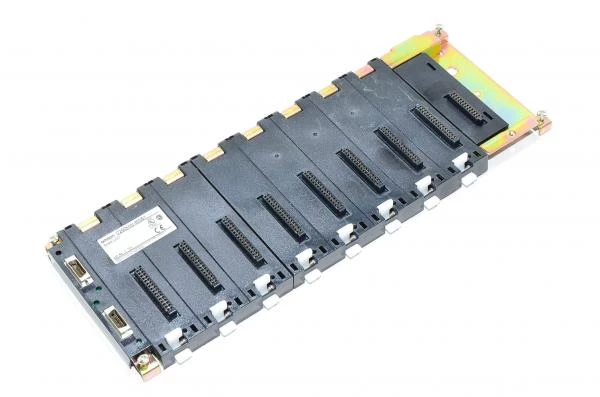 Omron Sysmac C200HW-BI081 laajennuspohjayksikkö (Taustalevy jossa 8x yksikönpaikkaa)