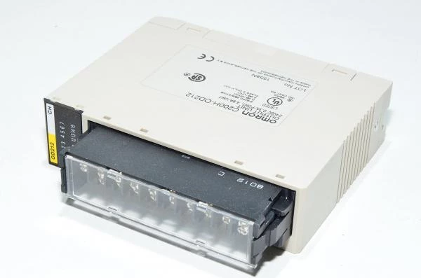 Omron Sysmac C200H-OD212 16x ulostuloyksikkö transistorilähdöillä 24VDC 0.3A NPN