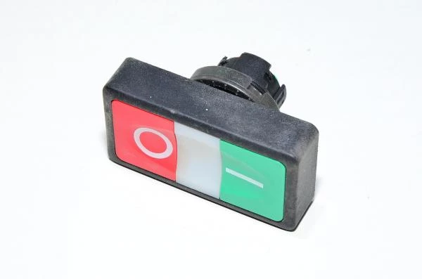 General Electric C-2000 22mm P9 sarjan P9DPLV toimilaite lukkiutumattomalla kaksoispainikkeella jossa upotettu linssi ja "1" & "0" painikkeet IP23