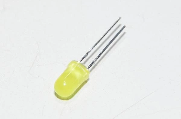 5mm indikaattori LED, keltainen, diffusoitu, 15mm jalat *uusi*