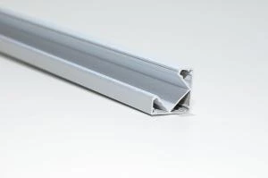 SS8181 alumiininen LED nauhan asennusprofiili, 45° kulma pinta-asennettava, 2500mm *uusi*