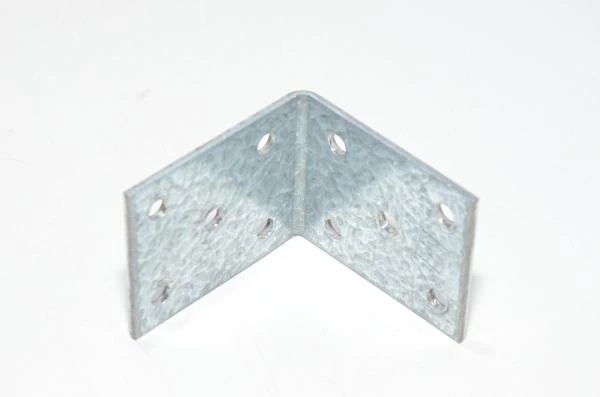 50x50x40x2mm teräksinen kulmarauta jossa 10x 5mm reikiä