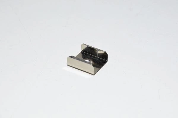 SS-AL-PR-BRACKET-5 teräksinen asennuskiinnike SS6061, SS2122 (ja SS0202) alumiinisille LED nauhan asennusprofiileille *uusi*