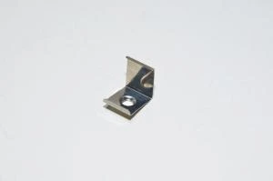 SS-AL-PR-BRACKET-6 teräksinen asennuskiinnike SS6161 alumiinisiin LED nauhan asennusprofiileihin *uusi*