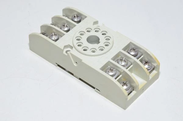 11-pin Sub-Magnal B11A circular relay base