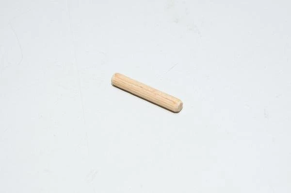 6x30mm rihlattu puutulppa