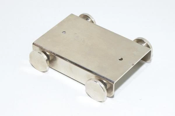 85x55mm teräskelkka 4x 20mm renkailla
