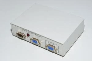 VGA video splitter 1x VGA sisään 2x VGA ulos videosplitteri 150MHz kaistanleveydellä
