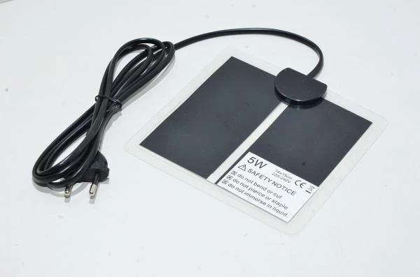 5W 10kΩ 230V 30-35°C lämpömatto 140x150mm, Europlugi CEE 7/16, 1.5m kaapeli *uusi*
