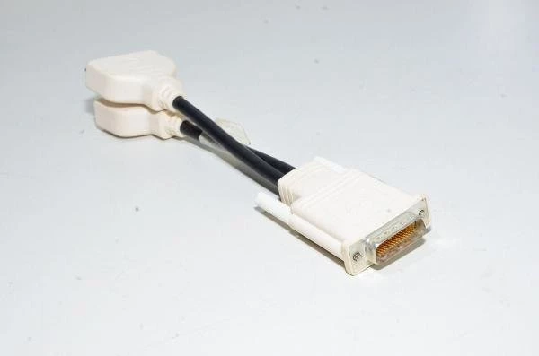 Uros DMS-59 (Dual Monitor Solution) - 2x naaras DVI-I dual link sovitin, malli 1
