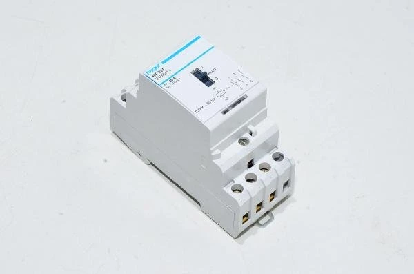 Hager ET321 240321 25A / 400VAC, 230VDC, 3x NO pakko-ohitettava kontaktori