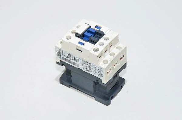 Schneider Electric Telemecanique TeSys CAD50P7 10A / 690VAC 230VAC 5x NO ohjaus kontaktori