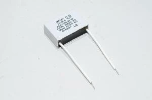 Miflex MKSP-8 I250V520K-C 2µF/450VAC 42x16x29mm moottorin käyntikondensaattori 65mm johdoilla *uusi*