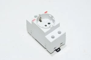 ABB M1173 16A 250V DIN-kiskoasennettava maadoitettu CEE 7/3 sukopistorasia