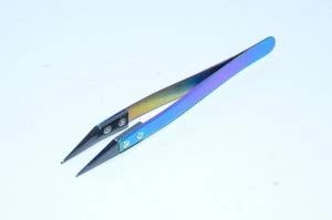 Kirjavat 125x10mm teräspinsetit 38mm taitetuilla mustilla kiiltäväpintaisilla keraamisilla pinsetinkärjillä *uusi*