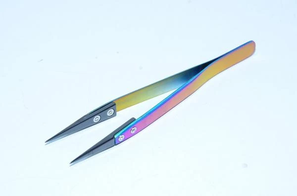 Kirjavat 129x10mm teräspinsetit 41mm suorilla mustilla kiiltäväpintaisilla keraamisilla pinsetinkärjillä *uusi*