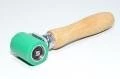 31x40mm sileä vihreä silikonirulla, 2x 626RS kuulalaakereilla ja 120mm puukahvalla *uusi*