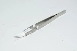 137x8mm käänteisesti toimivat ruostumattomat teräspinsetit 37mm kurvikkailla valkoisilla mattapintaisilla keraamisilla pinsetinkärjillä *uusi*