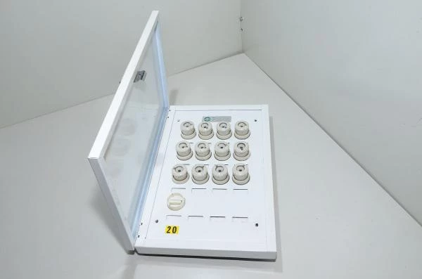 Tateka RU 312 C5 455x300x50mm white steel fuse box with 12x Diazed II fuse holders and 3x 40A main switch