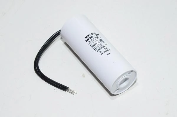 Miflex MKSP-5P I150V580K-G1 8µF/500VAC 30x78mm moottorin käyntikondensaattori 100mm johdoilla *uusi*