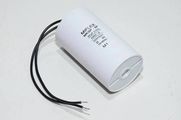 Miflex MKSP-5P I150V630K-G10 30µF/450VAC 45x78mm moottorin käyntikondensaattori 100mm johdoilla *uusi*