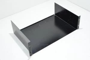 19" 3U 482x300x134mm musta teräksinen laiteräkkihylly 4x 10,3x6,8mm ovaaleilla reijillä *porailtu malli*