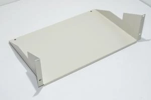 19" 3U 490x300x134mm valkoinen teräksinen laiteräkkihylly 4x 9,8x6,8mm ovaaleilla reijillä *porailtu malli*