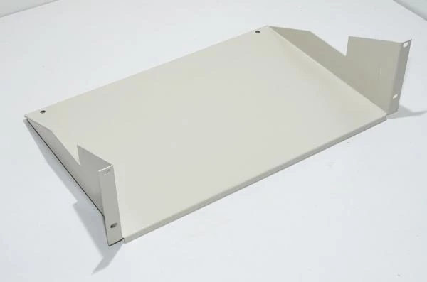 19" 3U 490x300x134mm valkoinen teräksinen laiteräkkihylly 4x 9,8x6,8mm ovaaleilla reijillä *porailtu malli*