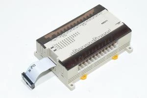 Omron Sysmac CPM1A-40EDT1 laajennusmoduuli 16x syöttävällä transistorilähdöllä ja 24x optoerotetulla tulolla *uusi*