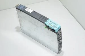  Siemens Sinamics 6SL3120-2TE15-0AA0 kaksoismoottoriohjain, sisääntulo 510-600VDC, ulostulo 3~ 400VAC 2x 5A