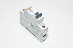 32A 1-vaihe C-tyypin automaattisulake / johdonsuojakatkaisija Merlin Gerin multi9 C60N C32 230VAC / 400VAC