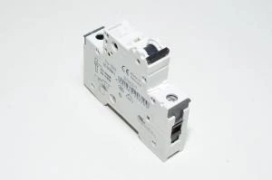 32A 1-vaihe C-tyypin automaattisulake / johdonsuojakatkaisija Siemens 5SY61 C32 230VAC / 400VAC, musta vipu