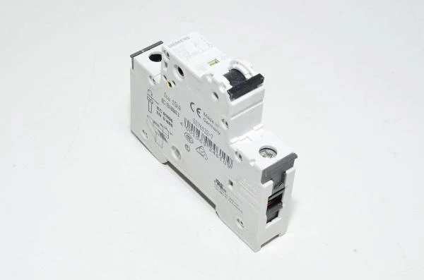 32A 1-vaihe C-tyypin automaattisulake / johdonsuojakatkaisija Siemens 5SY61 C32 230VAC / 400VAC, musta vipu