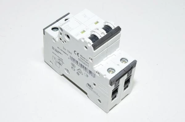 63A 2-vaihe C-tyypin automaattisulake / johdonsuojakatkaisija Siemens 5SY62 C63 230VAC / 400VAC, musta vipu