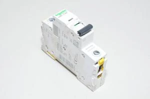 63A 1-vaihe C-tyypin automaattisulake / johdonsuojakatkaisija Schneider Electric iC60N Acti9 A9F74163 C63A 230VAC / 400VAC