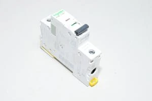 32A 1-vaihe C-tyypin automaattisulake / johdonsuojakatkaisija Schneider Electric iC60N Acti9 A9F74132 C32A 230VAC / 400VAC