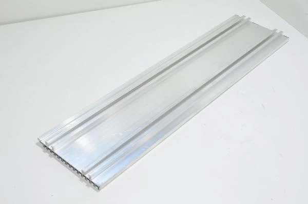 Alumiininen jäähdytyssiili 750x187x23mm with 2x T-uralla M8 ruuveille