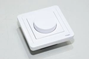 Schneider Electric SBD 1-10V Merten MTN5142-0000 himmennin + Schneider Exxact asennuskehys