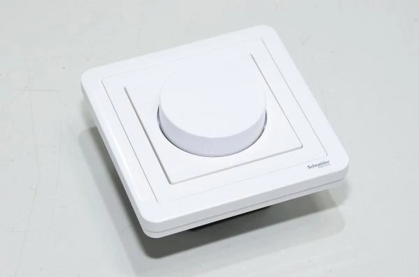 Schneider Electric SBD 1-10V Merten MTN5142-0000 dimmer + Schneider Exxact installation bezel