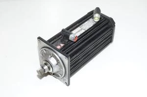 Lenze MCA 13I41-RS0P2-Z0D0-ST5S00N-R0SU 13291360 asynkroninen servomoottori 1,7kW, 3000rpm kulahtaneella rattaalla