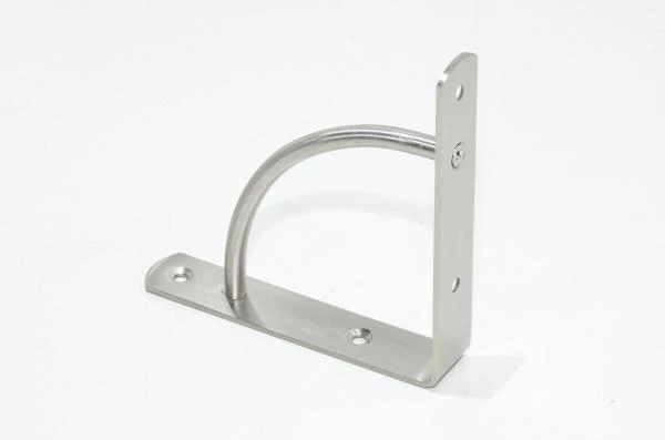 130x130x25x3mm teräksinen kulmarauta / hyllykannake 4x 5mm rei'illä